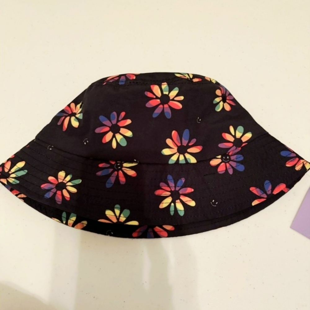 Claire's Flower Smiley Face Bucket Hat - Picture 4 of 11